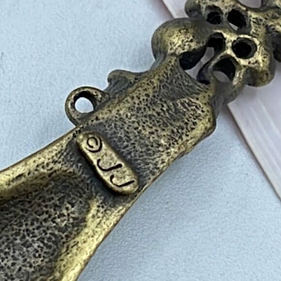 Vintage Pop the bubbly J.J. Brooch with rhinestones. - Picture 4 of 6